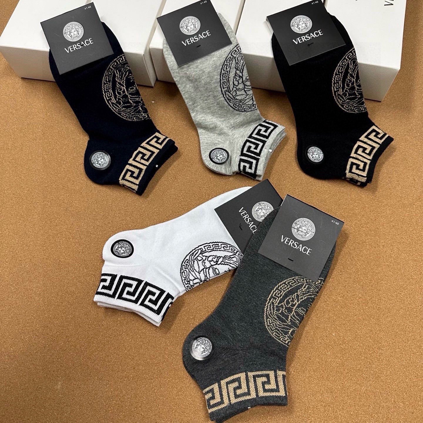 🆕Versace · 范思哲❗️新品男款袜子❗️【一盒五双】纯棉材质织造，超柔软舒适，提花经典logo，