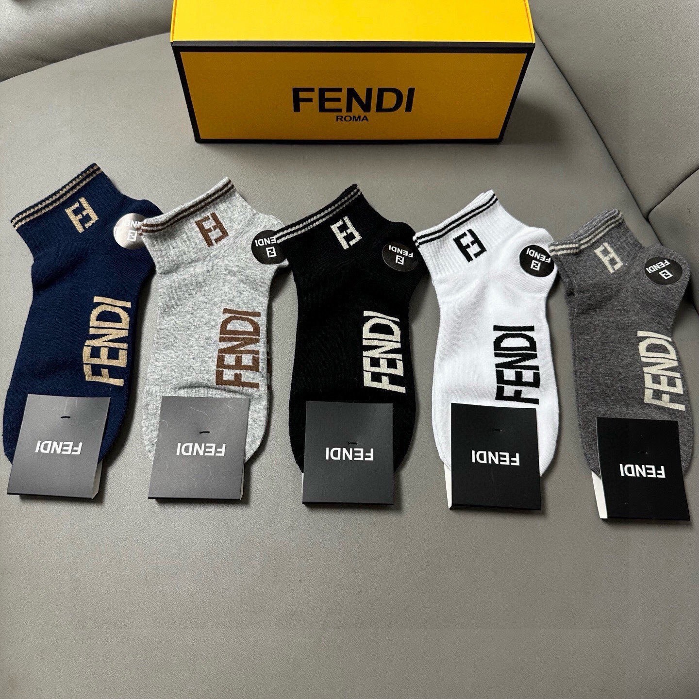 🆕FENDI · 芬迪❗️FF新品男款船袜❗️【一盒五双】提花经典的字母标志，纯棉材质制造，透气舒适，超