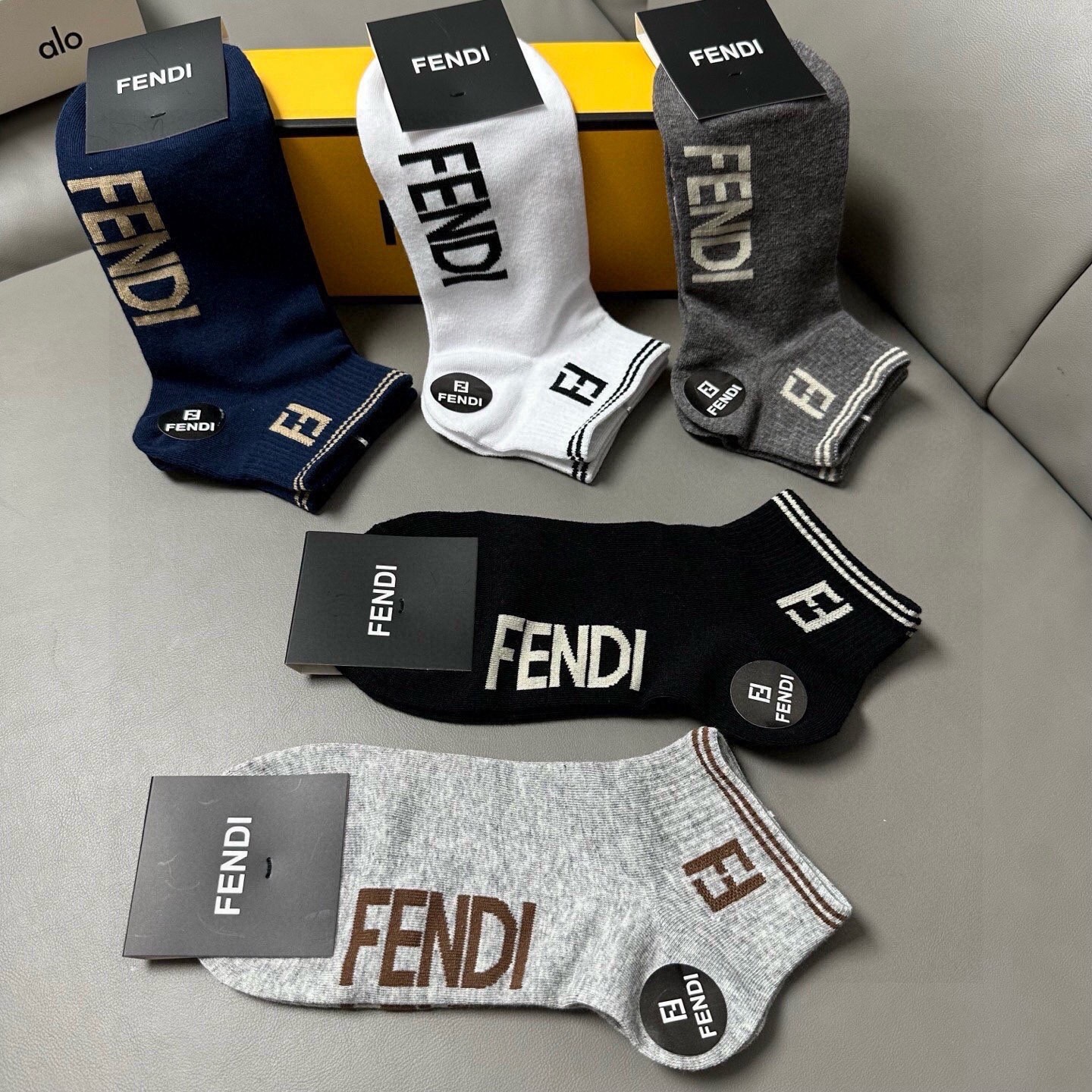 🆕FENDI · 芬迪❗️FF新品男款船袜❗️【一盒五双】提花经典的字母标志，纯棉材质制造，透气舒适，超