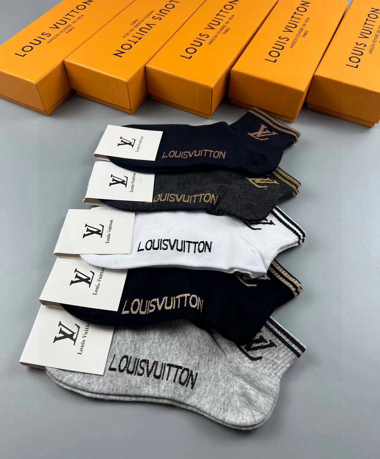 🆕LOUIS VUITTON · 路易威登❗️大驴家新品女款男款袜子❗️【一盒五双】纯棉材质，柔软舒适，