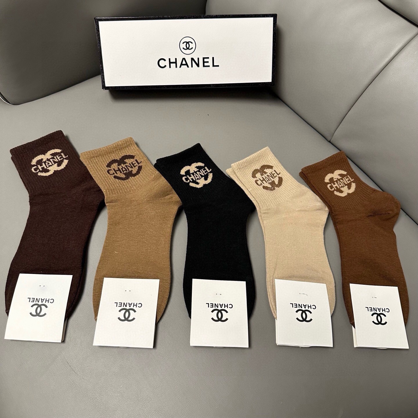 🆕CHANEL · 香奈儿❗️香奶奶家新品女款袜子❗️【一盒五双】纯棉材质，柔软舒适透气，经典双C标识，