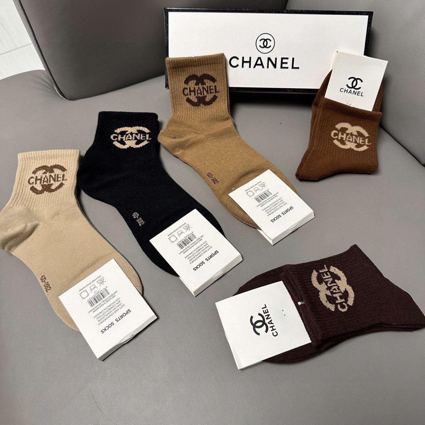🆕CHANEL · 香奈儿❗️香奶奶家新品女款袜子❗️【一盒五双】纯棉材质，柔软舒适透气，经典双C标识，