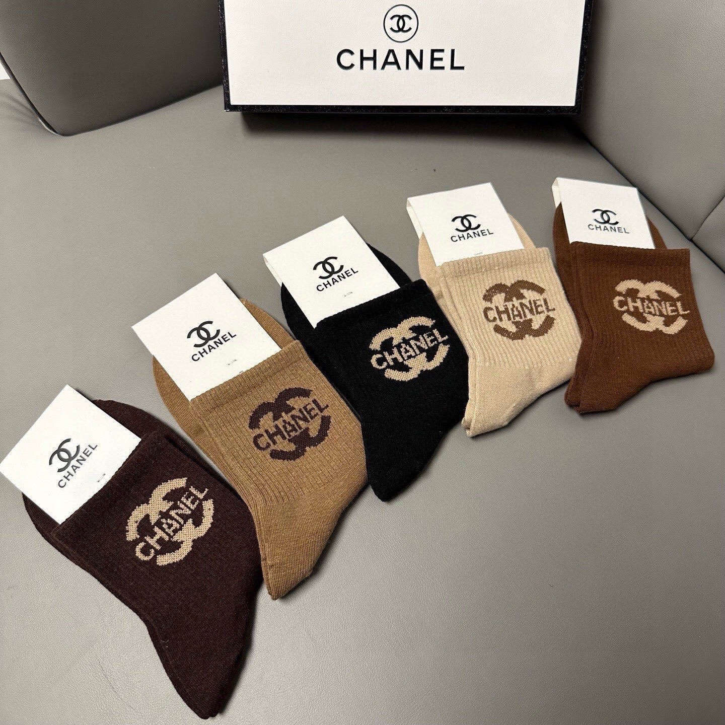 🆕CHANEL · 香奈儿❗️香奶奶家新品女款袜子❗️【一盒五双】纯棉材质，柔软舒适透气，经典双C标识，