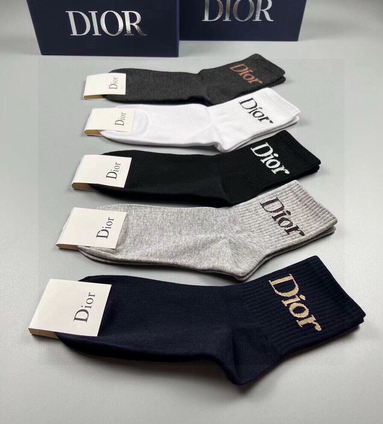 🆕Dior · 迪奥❗️D家新品短款袜子❗️【一盒五双】纯棉材质，上脚柔软舒适，经典的D家字母logo，