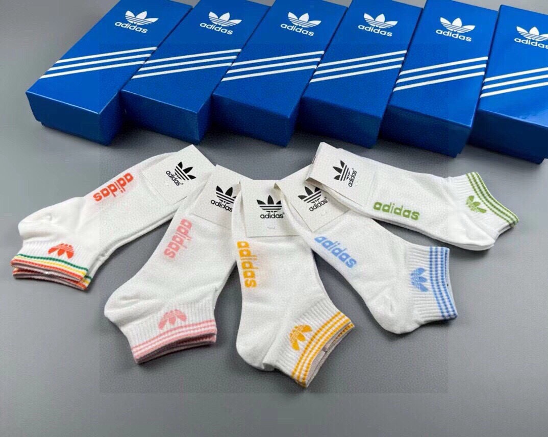 🆕Adidas · 阿迪达斯❗️新品女款小白袜，火爆全网的三叶草❗️☘️logo超级nice❗️❗️设计