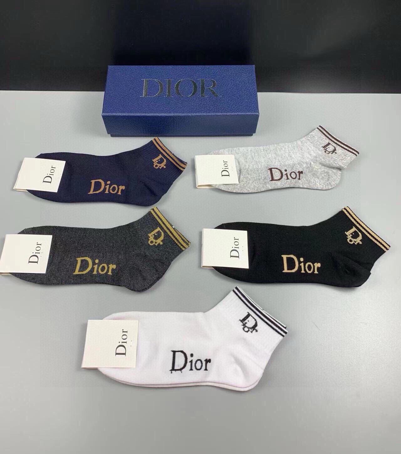 🆕Dior · 迪奥❗️D家新品短款袜子❗️【一盒五双】纯棉材质，上脚柔软舒适，经典的D家字母logo，