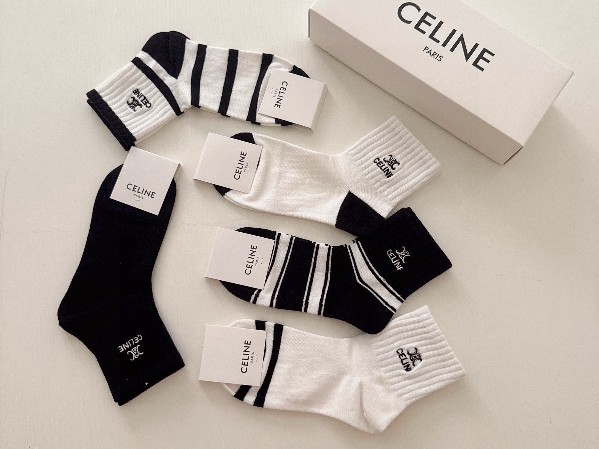 🆕CELINE · 赛琳❗️新品女款中筒袜，【一盒五双】刺绣经典标志，纯棉材质制造，透气舒适，超级nic