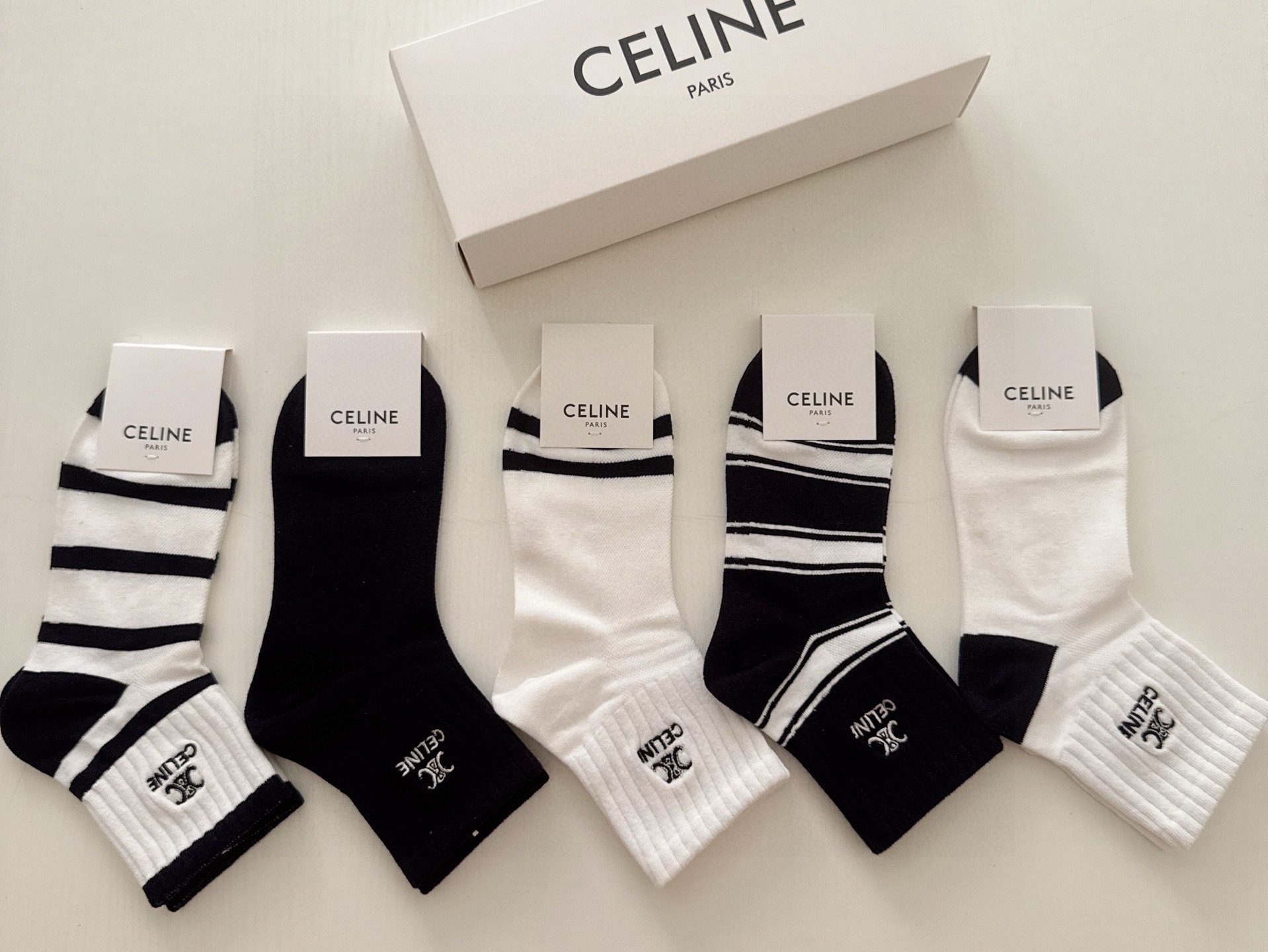 🆕CELINE · 赛琳❗️新品女款中筒袜，【一盒五双】刺绣经典标志，纯棉材质制造，透气舒适，超级nic