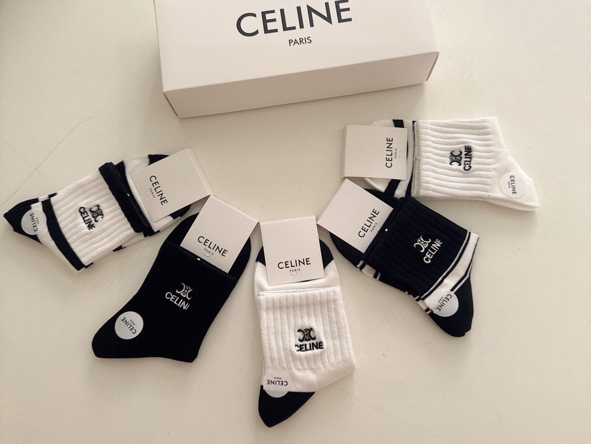 🆕CELINE · 赛琳❗️新品女款中筒袜，【一盒五双】刺绣经典标志，纯棉材质制造，透气舒适，超级nic
