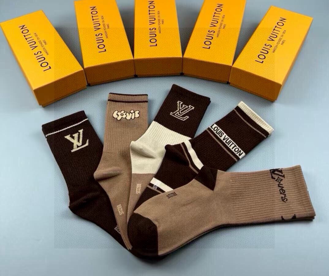 🆕Louis Vuitton · 路易威登❗️驴家新品女款高筒袜子❗️【一盒五双】纯棉材质，提花经典标志