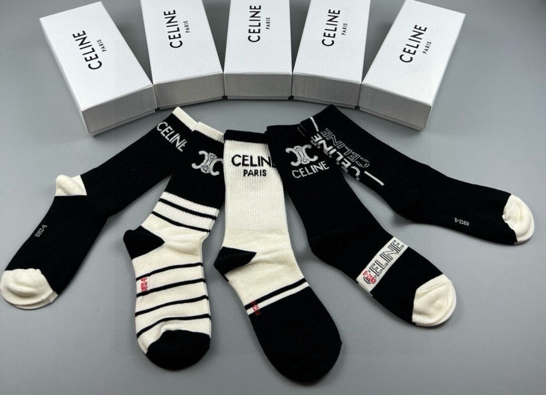 🆕Celine · 赛琳❗️CE家新品女款中筒袜子❗️【一盒五双】纯棉材质，柔软舒适透气，提花经典CE标