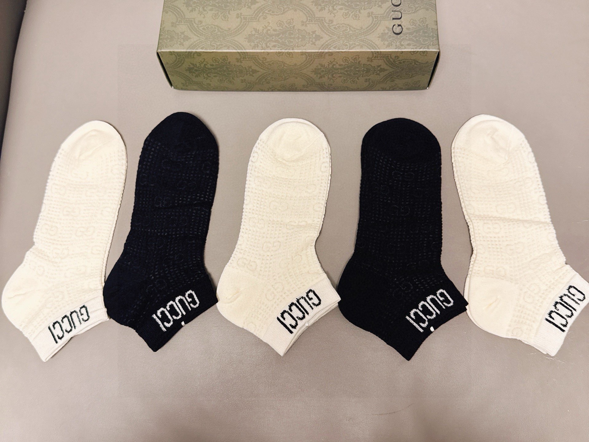🆕Gucci · 古奇新品短袜❗️【一盒五双】提花经典标志，超级nice，实物超漂亮，超火爆小单品，大牌