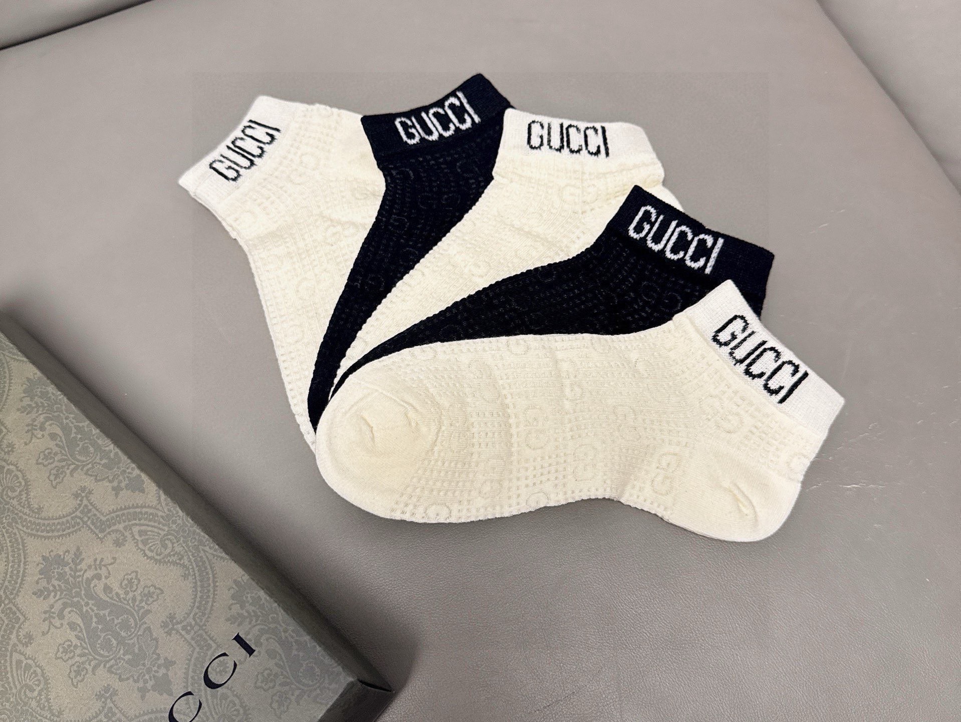 🆕Gucci · 古奇新品短袜❗️【一盒五双】提花经典标志，超级nice，实物超漂亮，超火爆小单品，大牌