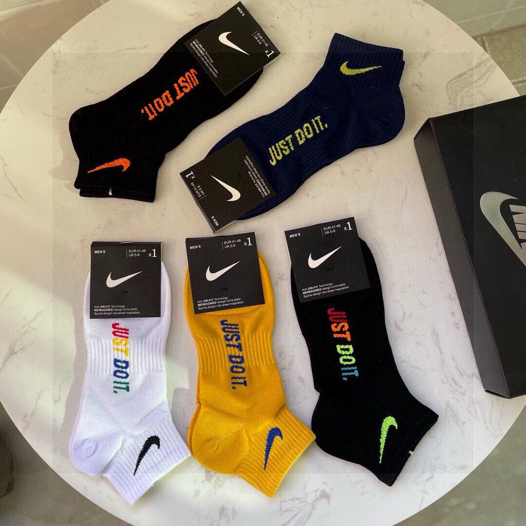 🆕【NIKE 耐克】火爆全网款❗️JUST DOIT. ☑️logo超级nice❗️袜底束脚的设计惊艳绝