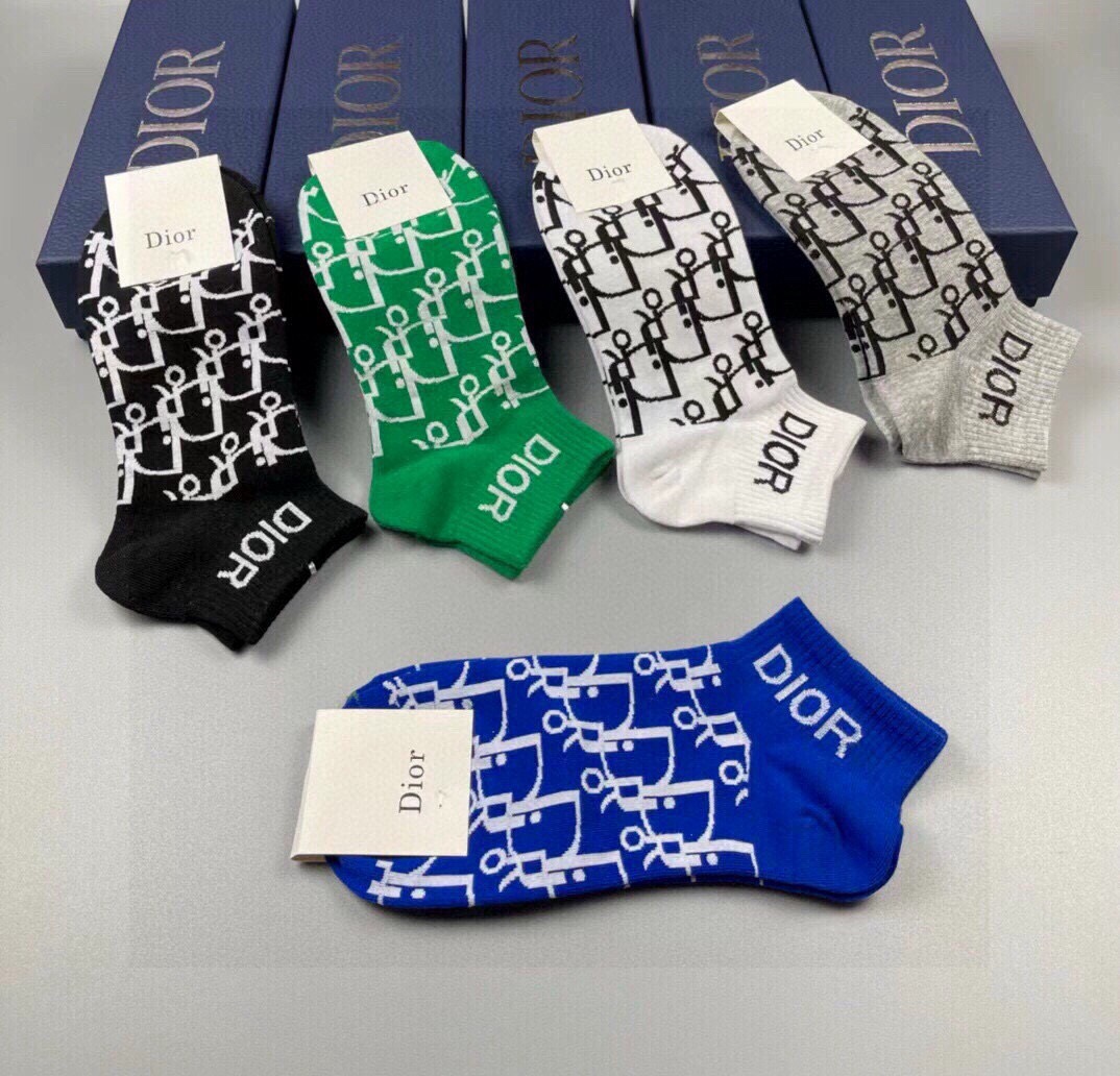 🆕Dior · 迪奥❗️D家新品短款袜子❗️【一盒五双】纯棉材质，上脚柔软舒适，经典的D家字母logo，