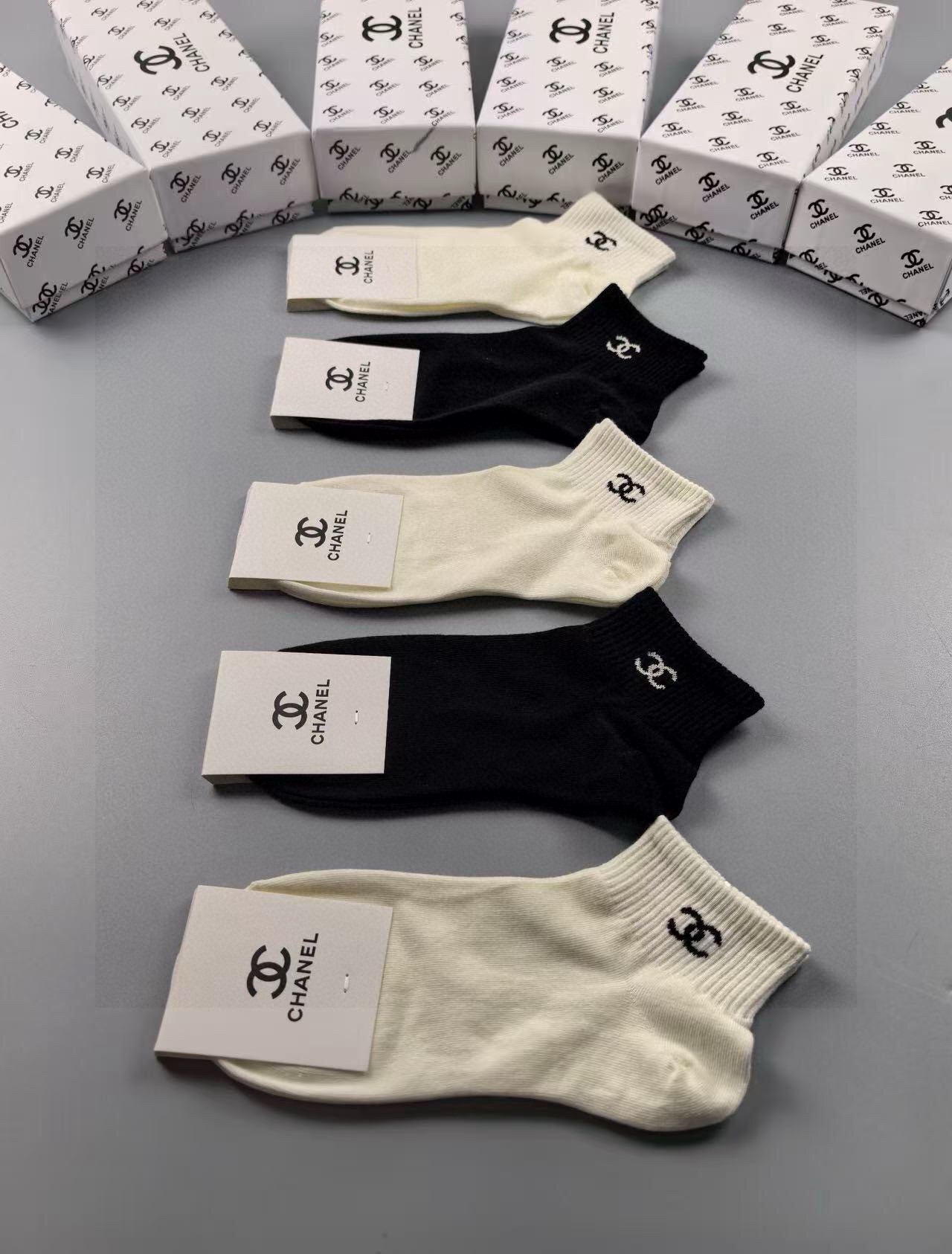 🆕CHANEL · 香奈儿❗️香家新品女款袜子❗️【一盒五双】纯棉材质，柔软舒适透气，提花经典双C，炒鸡