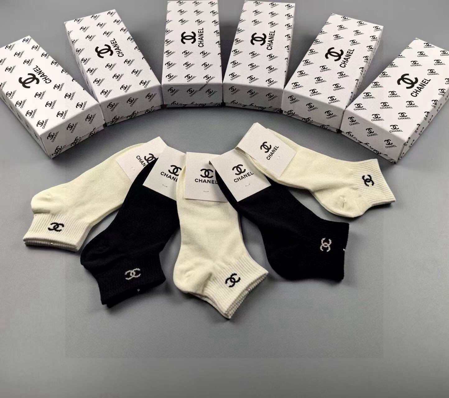 🆕CHANEL · 香奈儿❗️香家新品女款袜子❗️【一盒五双】纯棉材质，柔软舒适透气，提花经典双C，炒鸡