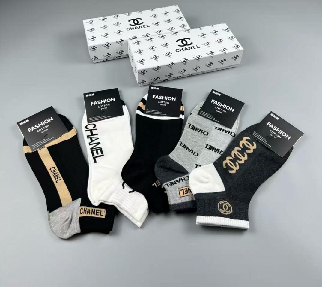 🆕CHANEL · 香奈儿❗️香奶奶家经典男款袜子❗️【一盒五双】纯棉材质，柔软舒适透气，提花经典品牌全
