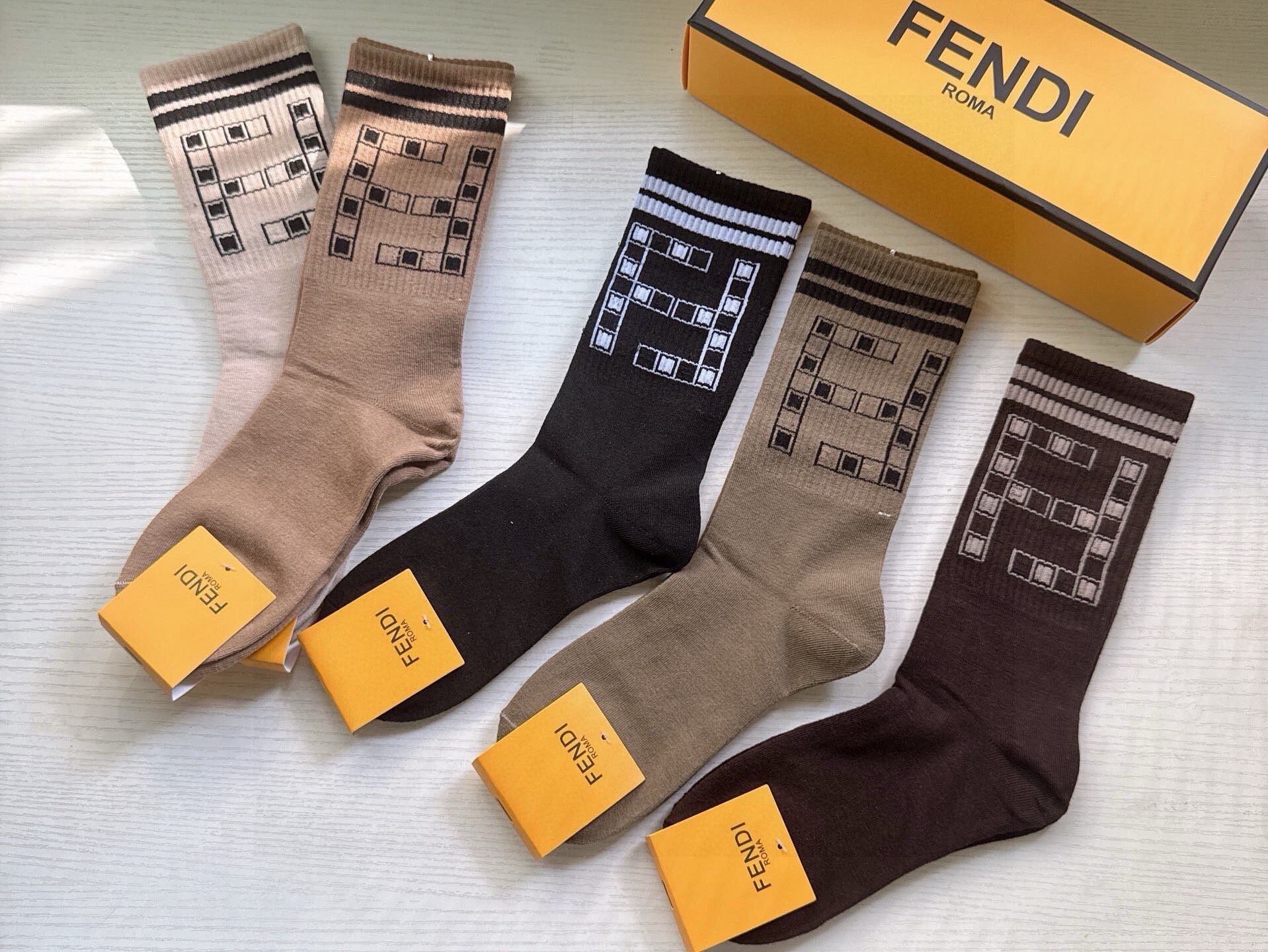 🆕FENDI · 芬迪❗️FF新品长筒袜子❗️【一盒五双】超级经典的双F标志，纯棉材质制造，透气舒适，超
