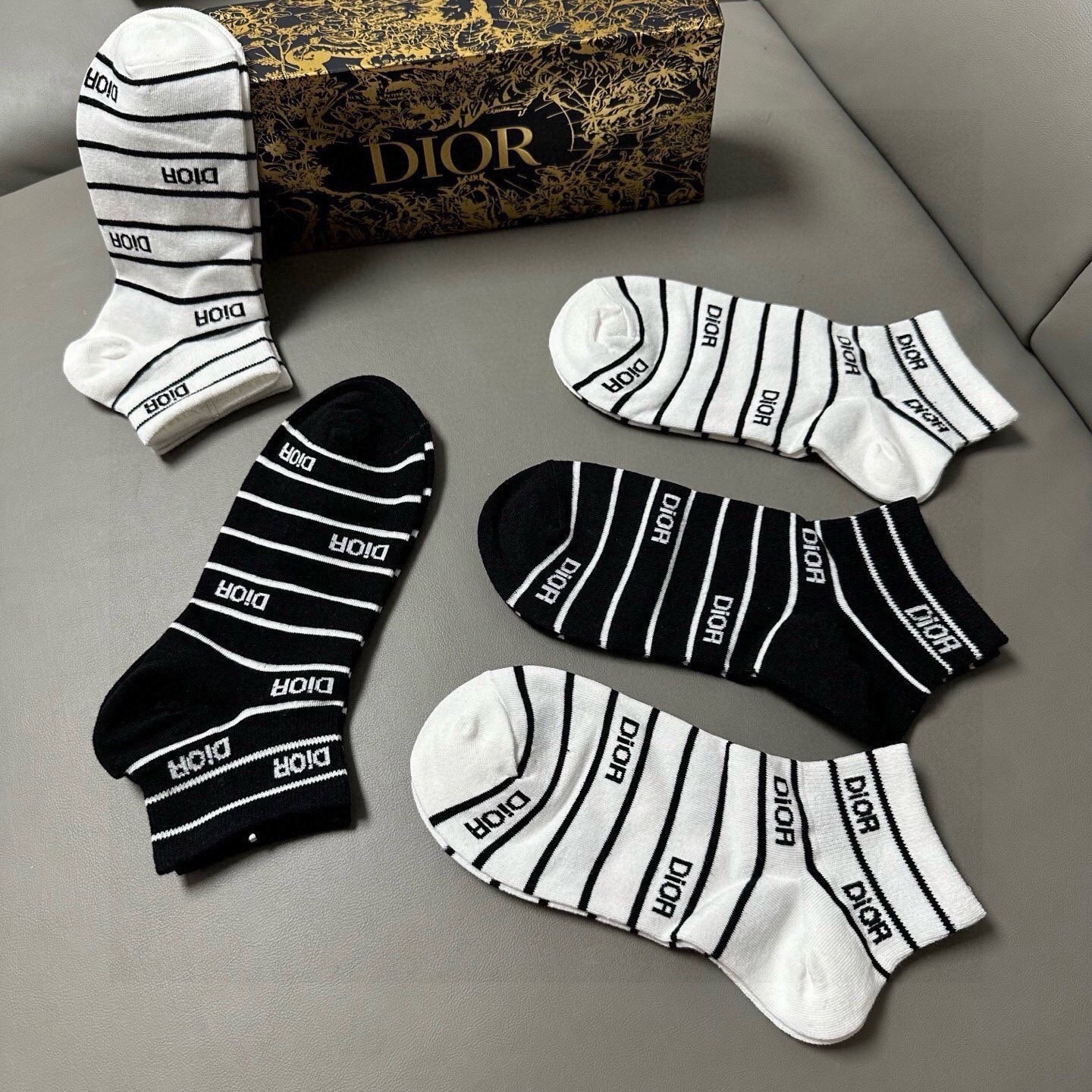 🆕Dior · 迪奥❗️D家新品女款船袜，【一盒五双】纯棉材质，上脚柔软舒适，经典的D家字母logo，炒