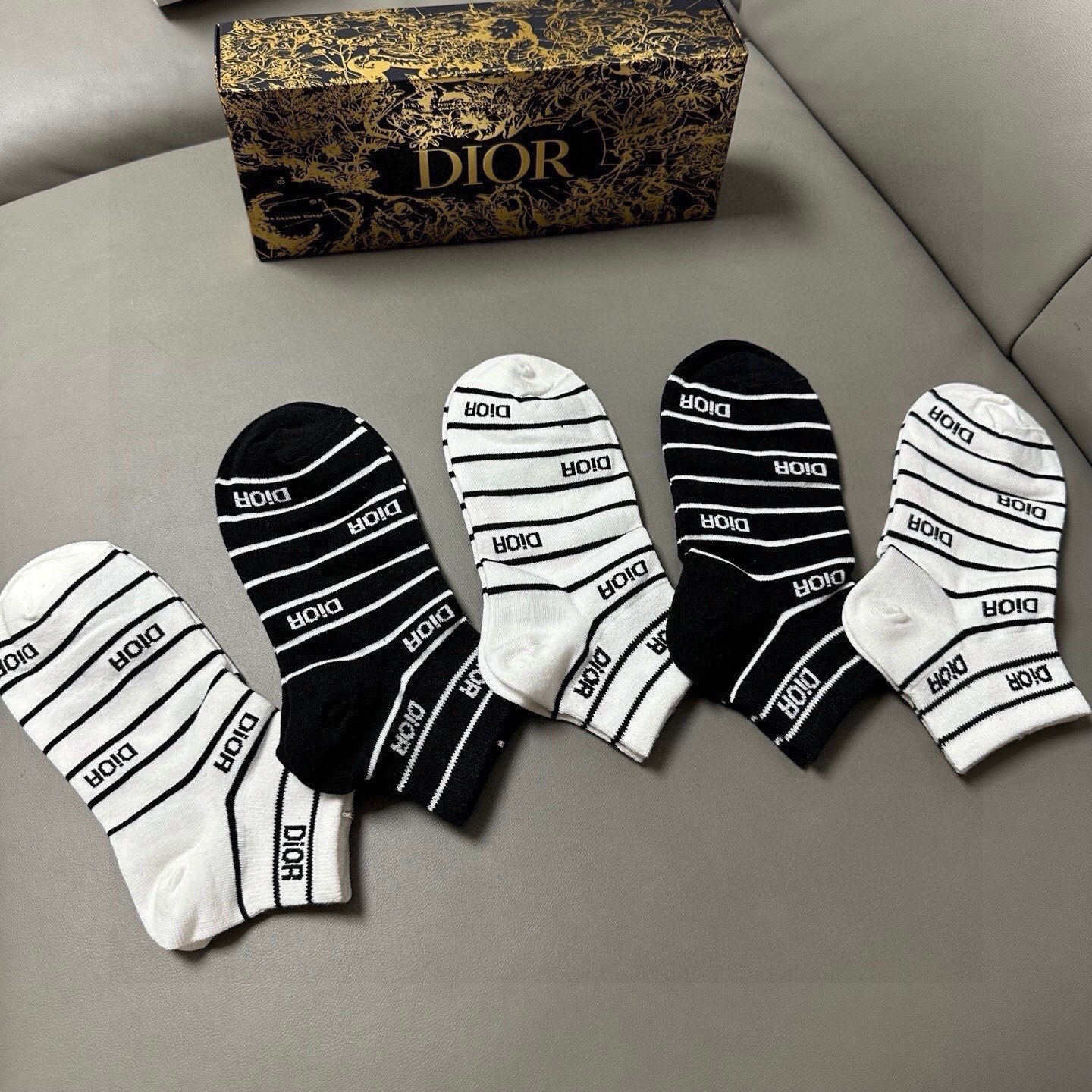 🆕Dior · 迪奥❗️D家新品女款船袜，【一盒五双】纯棉材质，上脚柔软舒适，经典的D家字母logo，炒