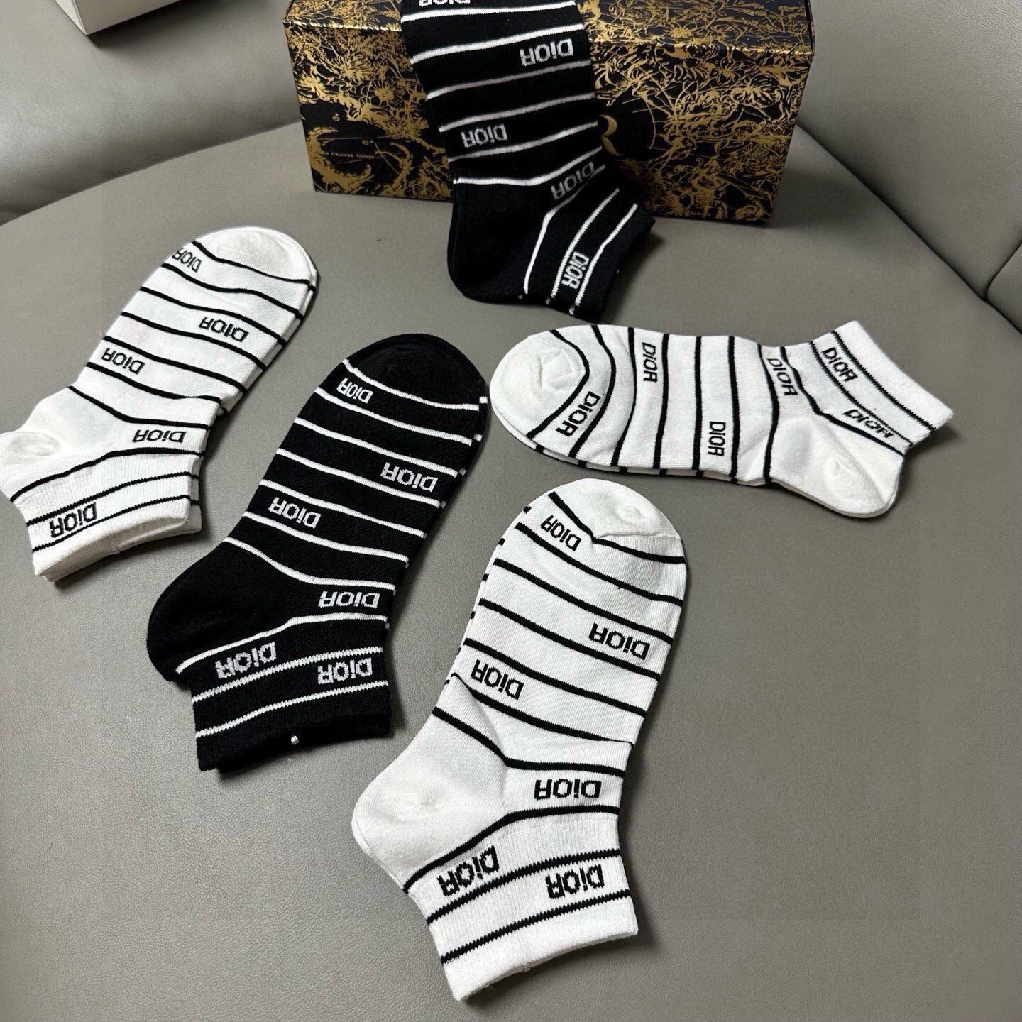 🆕Dior · 迪奥❗️D家新品女款船袜，【一盒五双】纯棉材质，上脚柔软舒适，经典的D家字母logo，炒