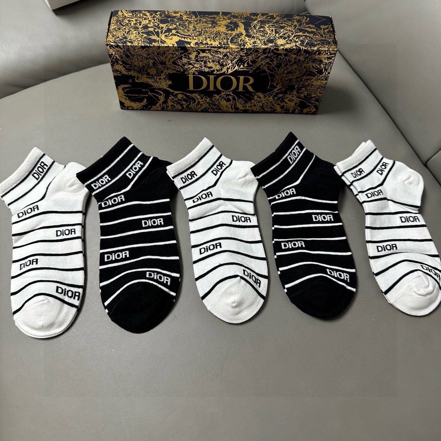 🆕Dior · 迪奥❗️D家新品女款船袜，【一盒五双】纯棉材质，上脚柔软舒适，经典的D家字母logo，炒