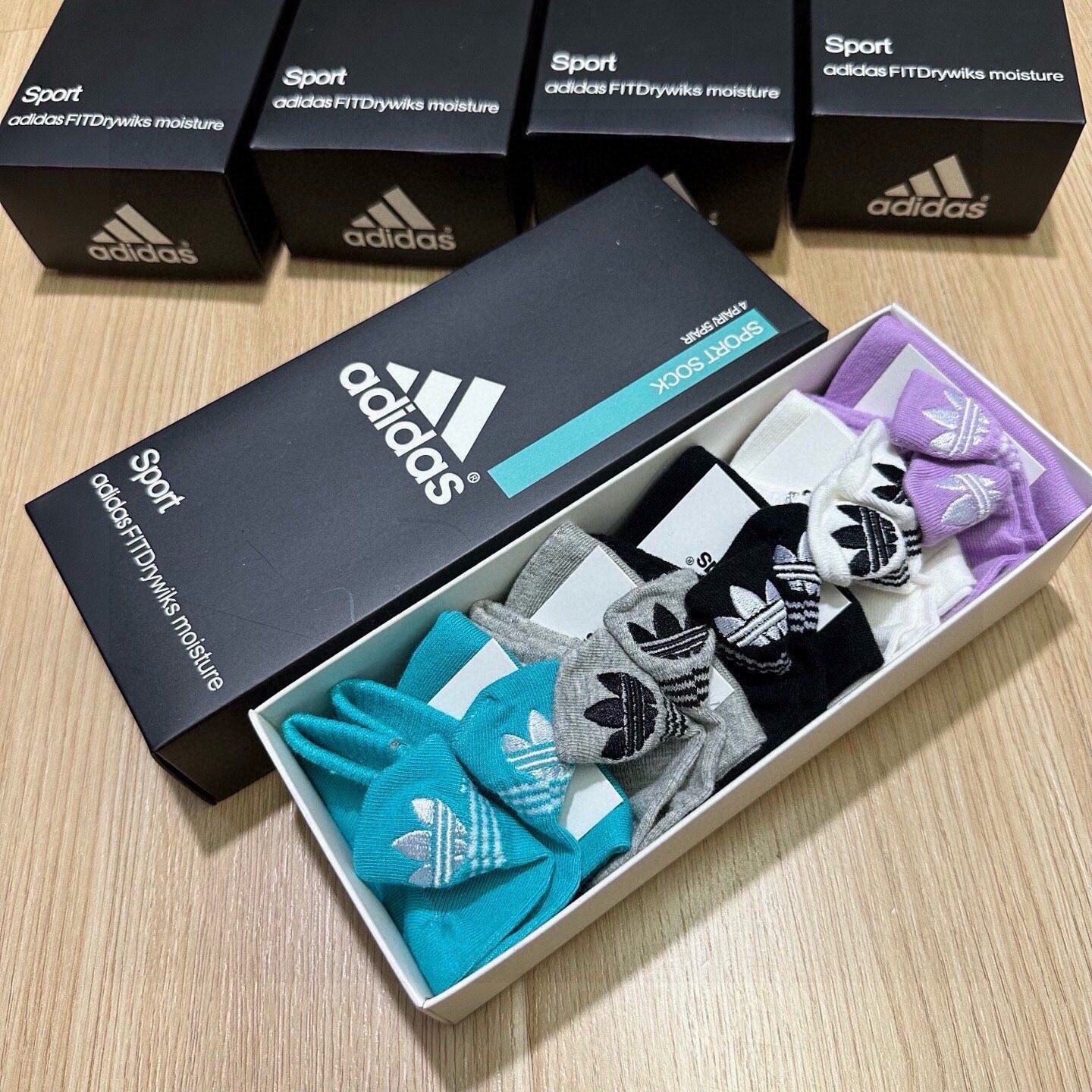 🆕Adidas · 阿迪达斯❗️火爆全网的三叶草❗️☘️logo超级nice❗️❗️设计惊艳绝伦超级好看