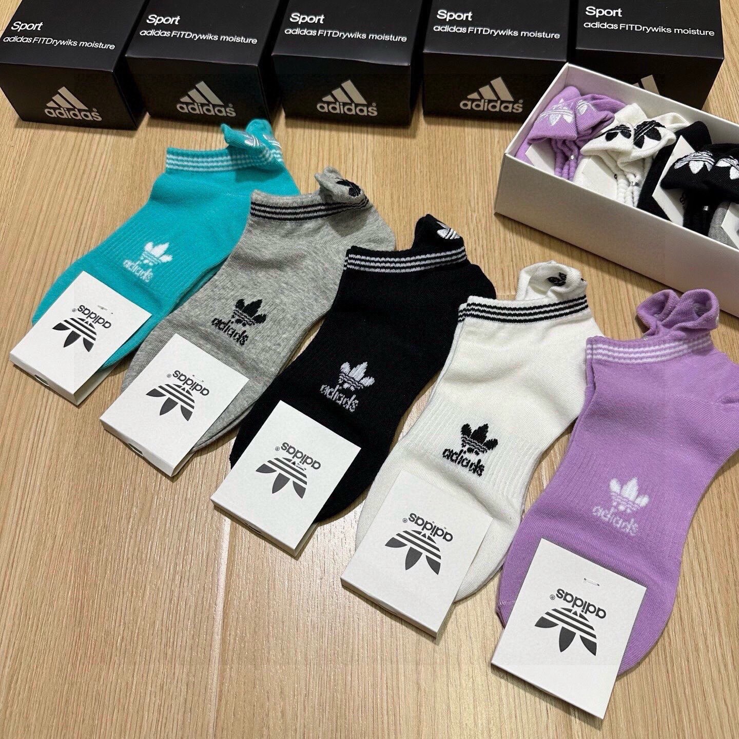 🆕Adidas · 阿迪达斯❗️火爆全网的三叶草❗️☘️logo超级nice❗️❗️设计惊艳绝伦超级好看