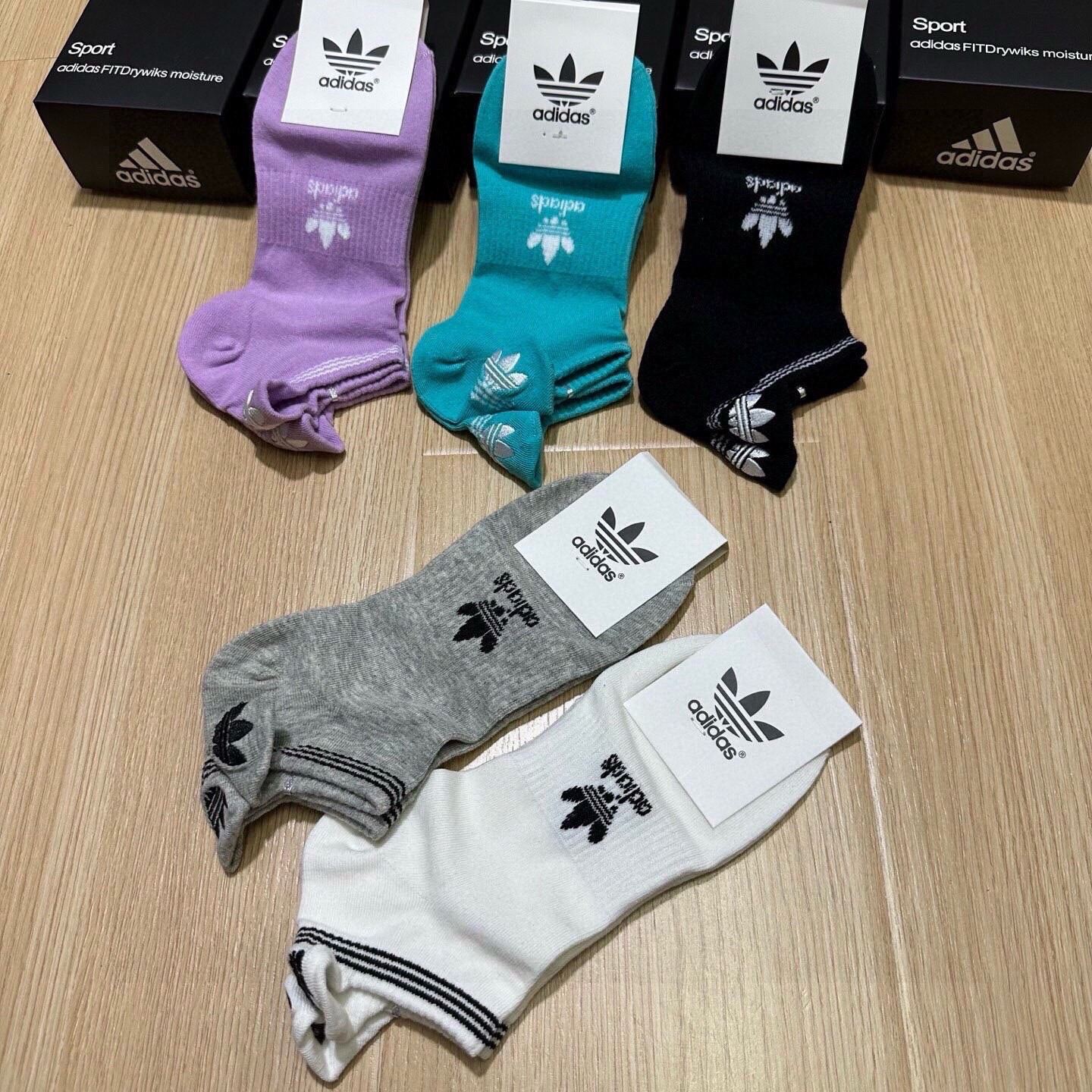 🆕Adidas · 阿迪达斯❗️火爆全网的三叶草❗️☘️logo超级nice❗️❗️设计惊艳绝伦超级好看