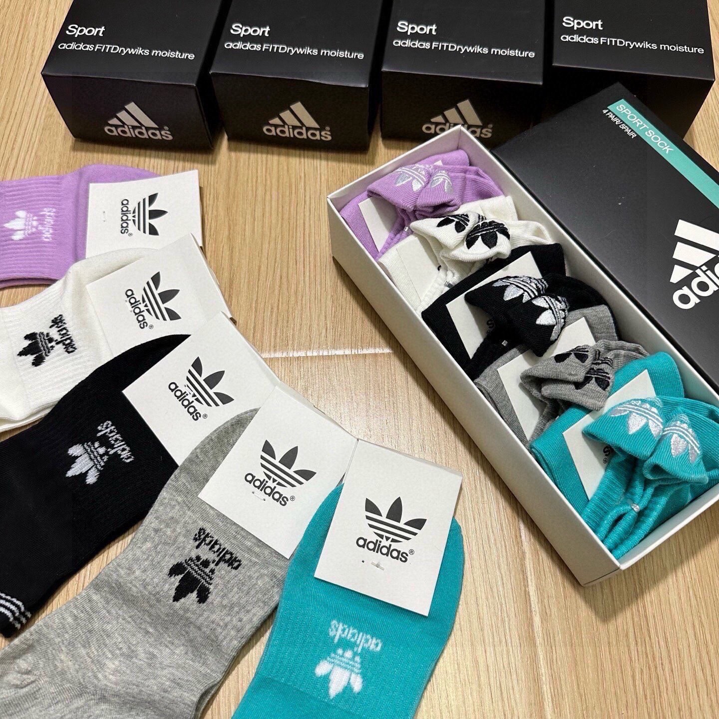 🆕Adidas · 阿迪达斯❗️火爆全网的三叶草❗️☘️logo超级nice❗️❗️设计惊艳绝伦超级好看
