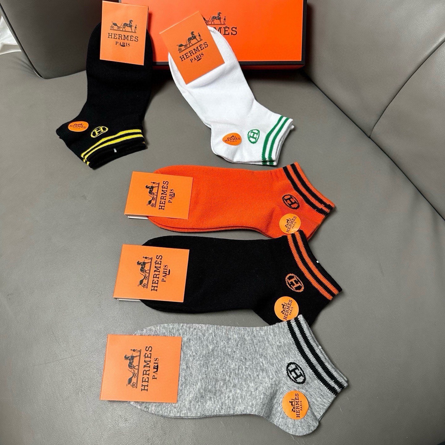 🆕Hermes · 爱马仕❗️大H 新品春夏款袜子❗️【一盒五双】提花经典H家标志，纯棉材质制造，透气舒