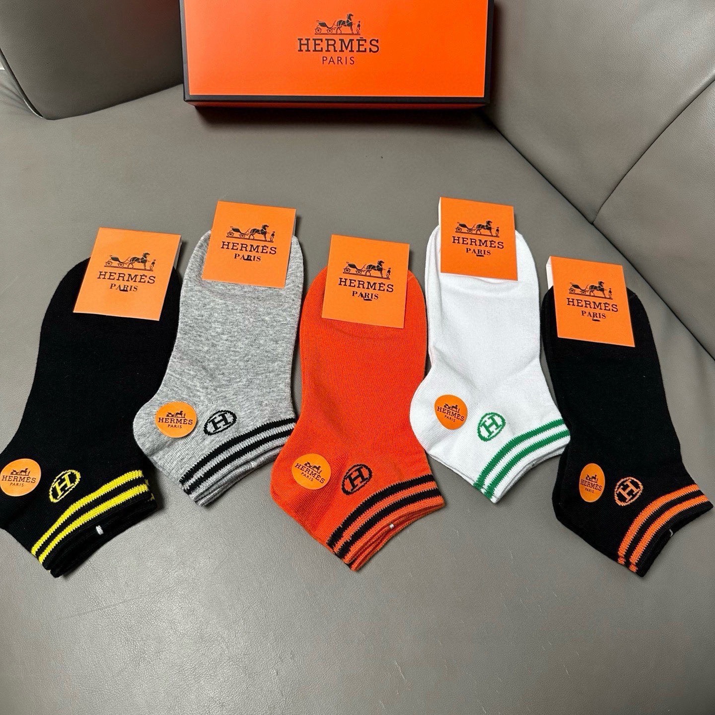 🆕Hermes · 爱马仕❗️大H 新品春夏款袜子❗️【一盒五双】提花经典H家标志，纯棉材质制造，透气舒