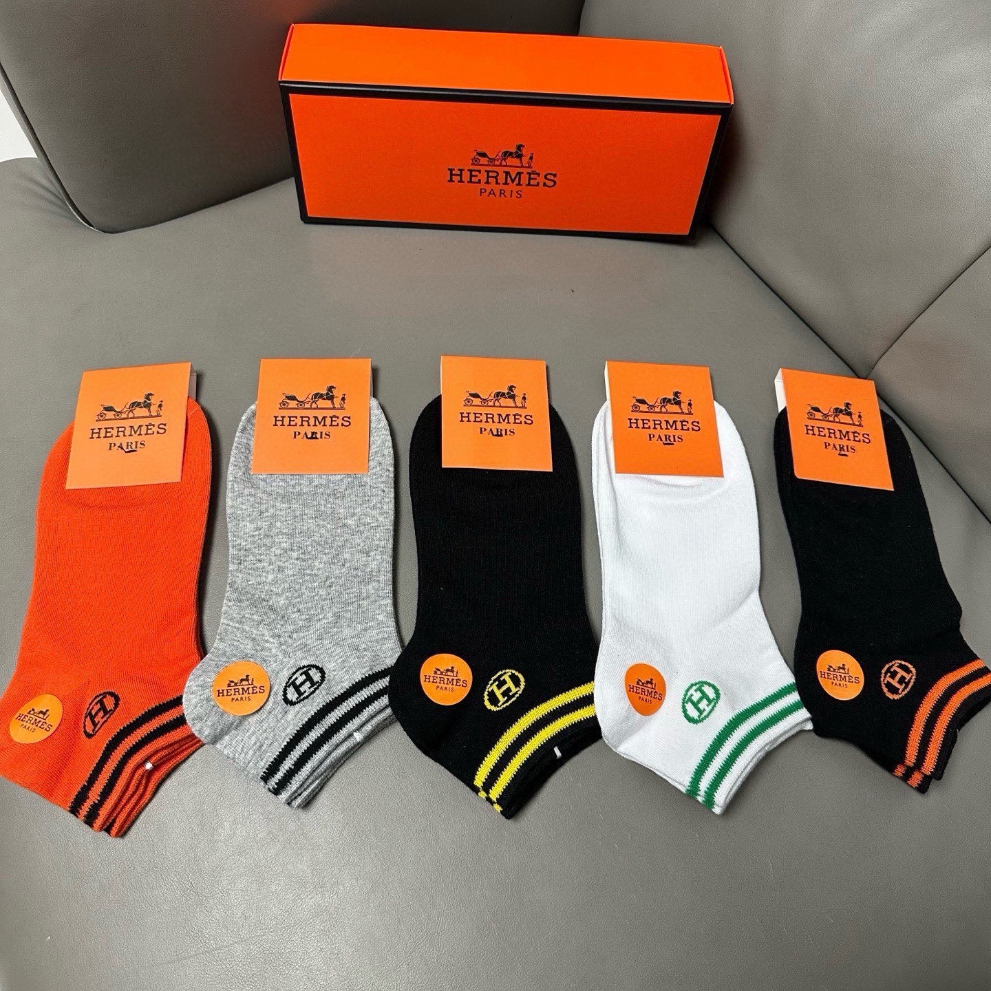 🆕Hermes · 爱马仕❗️大H 新品春夏款袜子❗️【一盒五双】提花经典H家标志，纯棉材质制造，透气舒