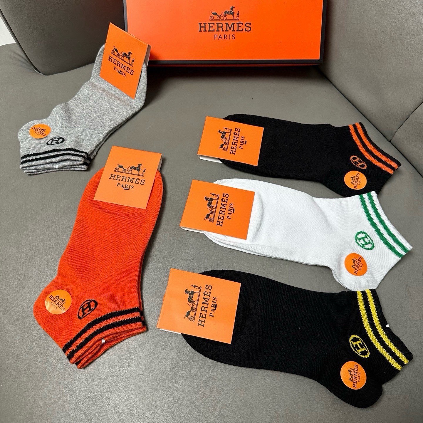 🆕Hermes · 爱马仕❗️大H 新品春夏款袜子❗️【一盒五双】提花经典H家标志，纯棉材质制造，透气舒
