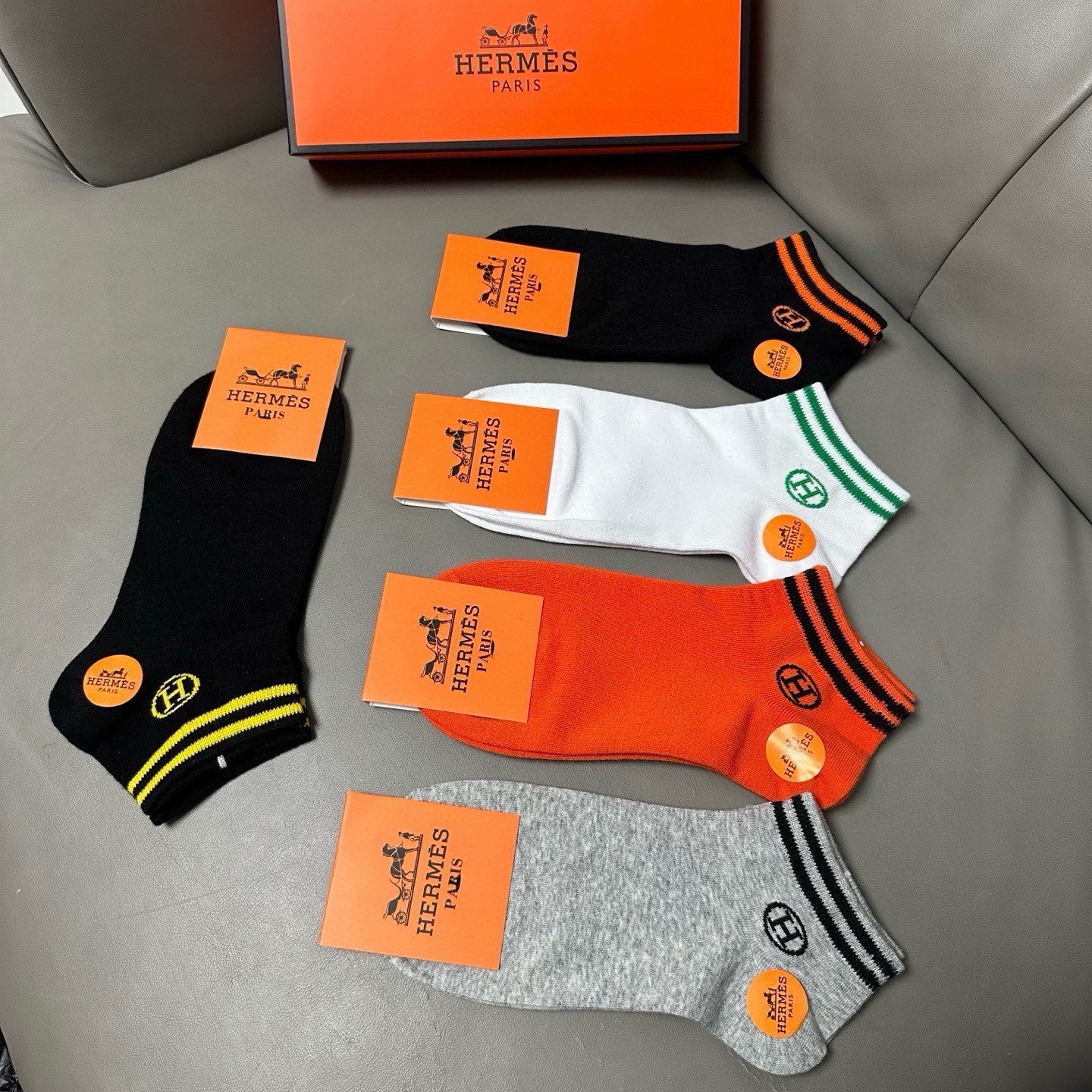 🆕Hermes · 爱马仕❗️大H 新品春夏款袜子❗️【一盒五双】提花经典H家标志，纯棉材质制造，透气舒