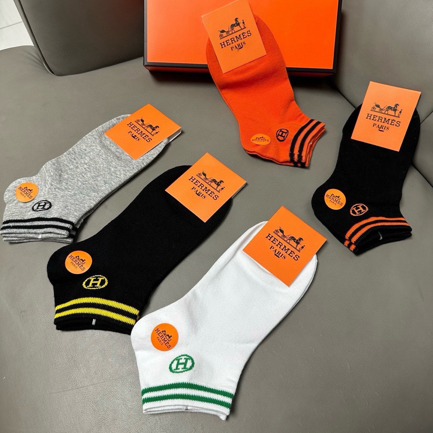 🆕Hermes · 爱马仕❗️大H 新品春夏款袜子❗️【一盒五双】提花经典H家标志，纯棉材质制造，透气舒