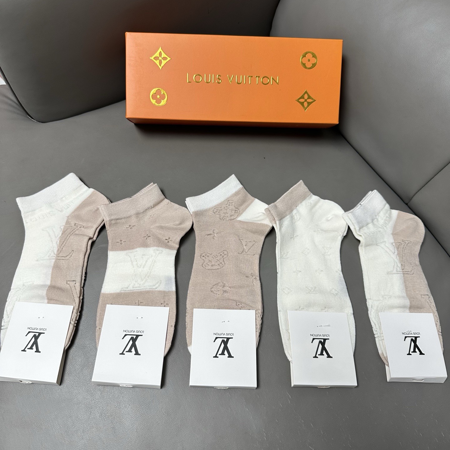 🆕 Louis Vuitton ❗驴家新品网红女款袜子❗️【一盒五双】竹棉材质，冰凉透气舒适，超级nic