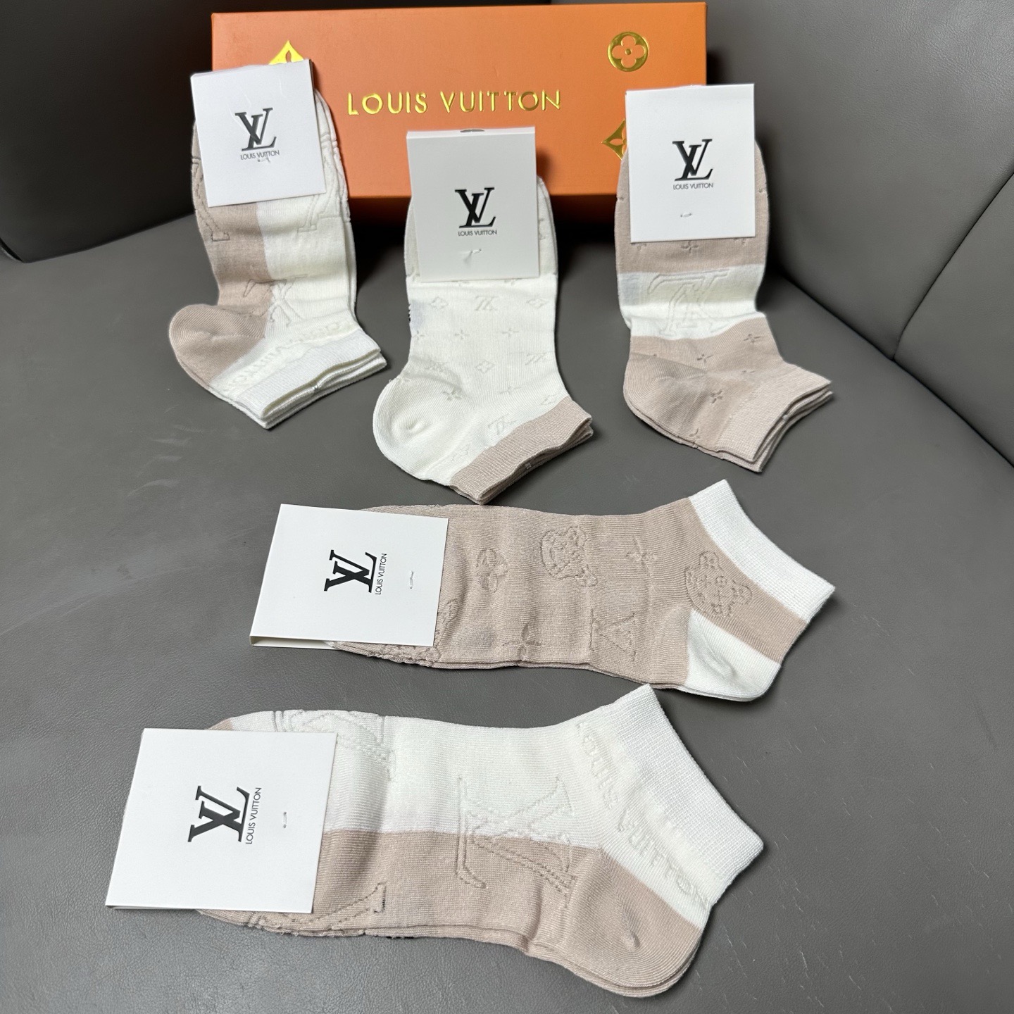 🆕 Louis Vuitton ❗驴家新品网红女款袜子❗️【一盒五双】竹棉材质，冰凉透气舒适，超级nic