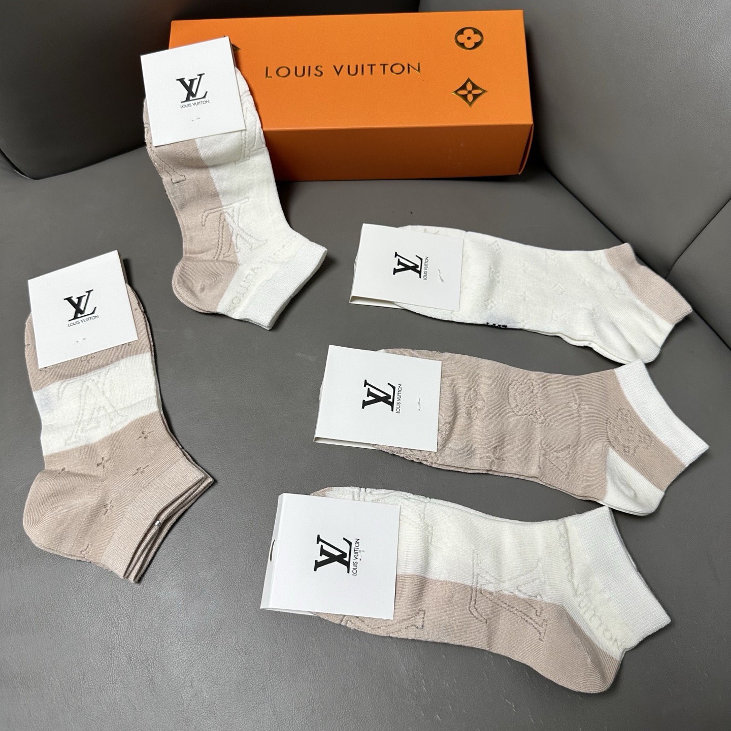 🆕 Louis Vuitton ❗驴家新品网红女款袜子❗️【一盒五双】竹棉材质，冰凉透气舒适，超级nic