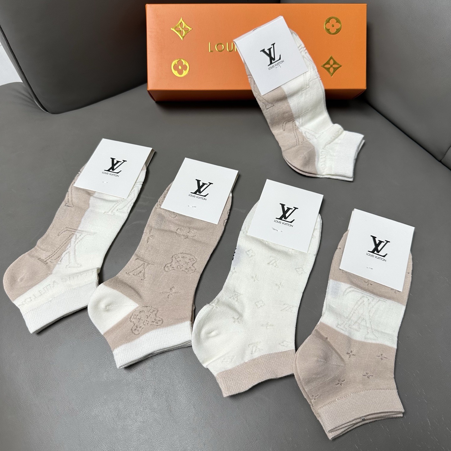 🆕 Louis Vuitton ❗驴家新品网红女款袜子❗️【一盒五双】竹棉材质，冰凉透气舒适，超级nic