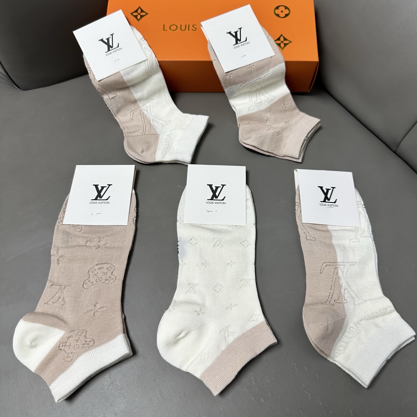 🆕 Louis Vuitton ❗驴家新品网红女款袜子❗️【一盒五双】竹棉材质，冰凉透气舒适，超级nic