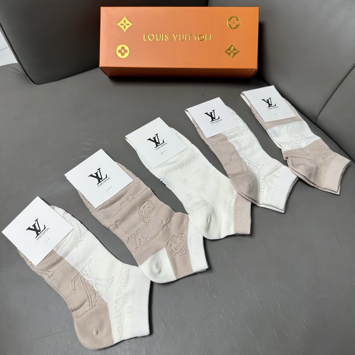 🆕 Louis Vuitton ❗驴家新品网红女款袜子❗️【一盒五双】竹棉材质，冰凉透气舒适，超级nic