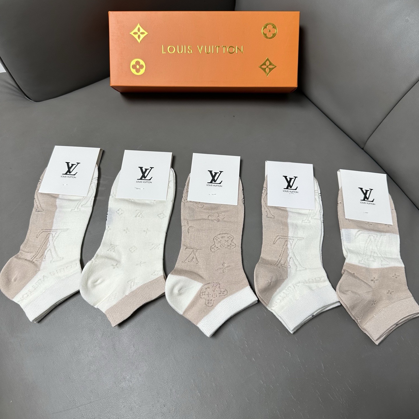 🆕 Louis Vuitton ❗驴家新品网红女款袜子❗️【一盒五双】竹棉材质，冰凉透气舒适，超级nic