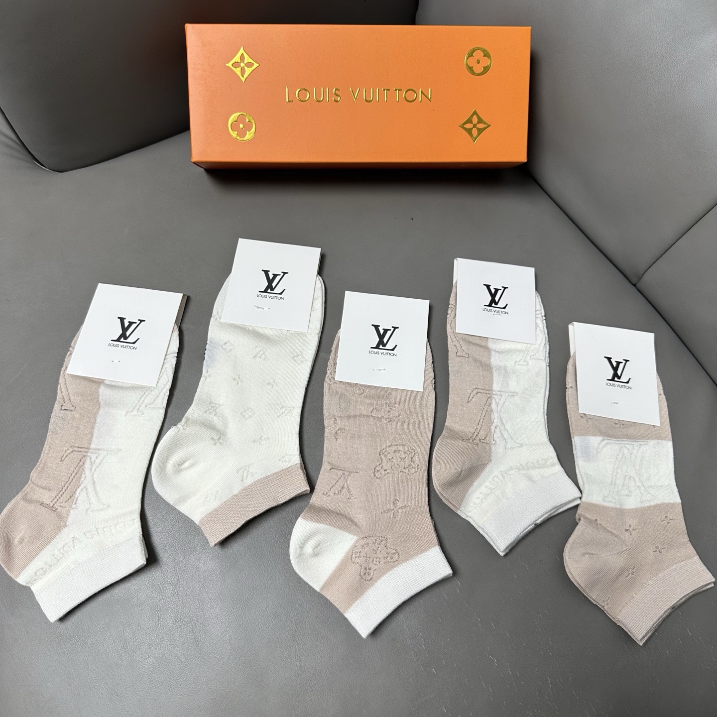 🆕 Louis Vuitton ❗驴家新品网红女款袜子❗️【一盒五双】竹棉材质，冰凉透气舒适，超级nic