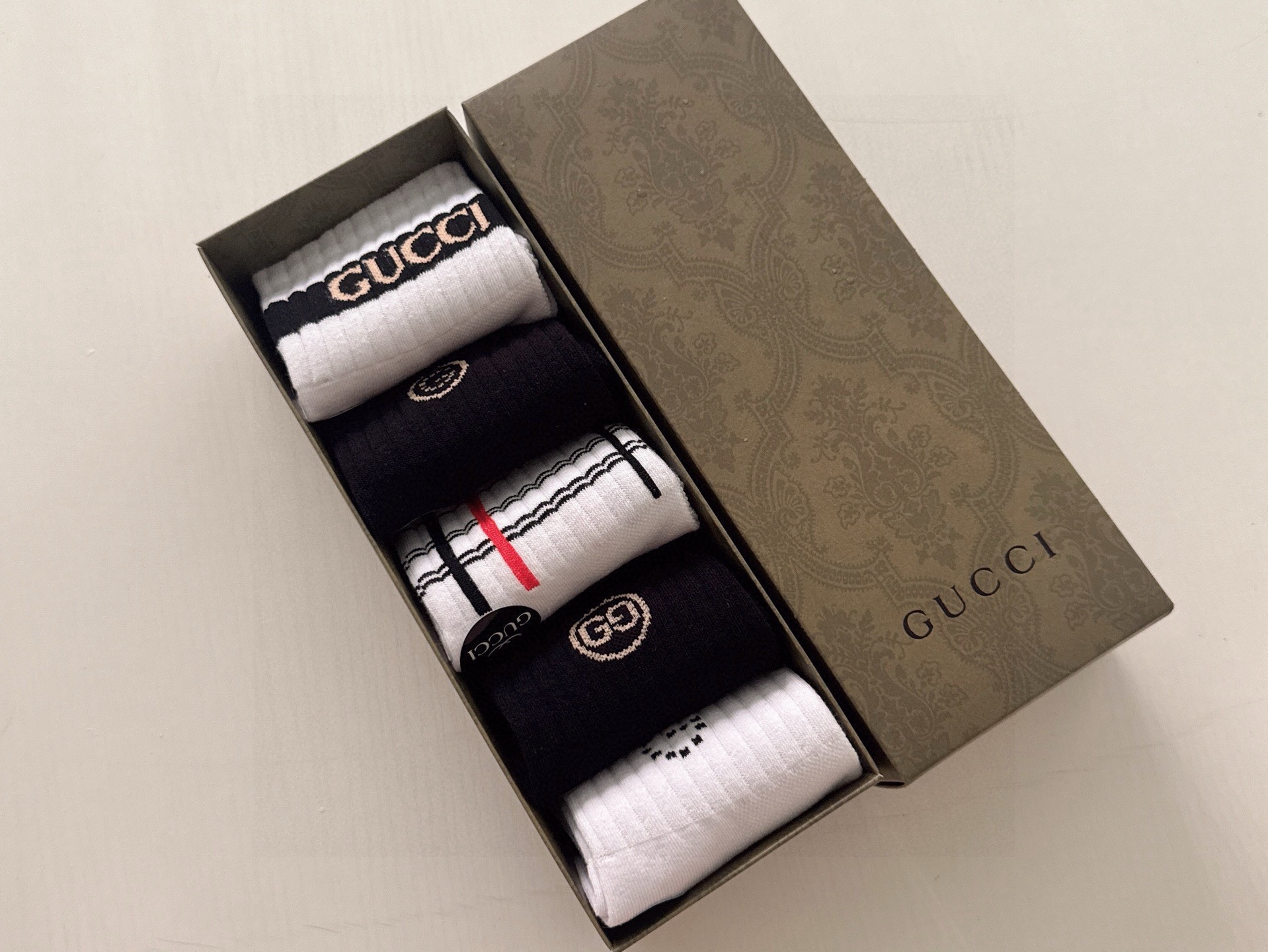 🆕Gucci · 古奇❗️G家新品袜子❗️【一盒五双】提花经典双G标志，超级nice，实物超漂亮，超火爆