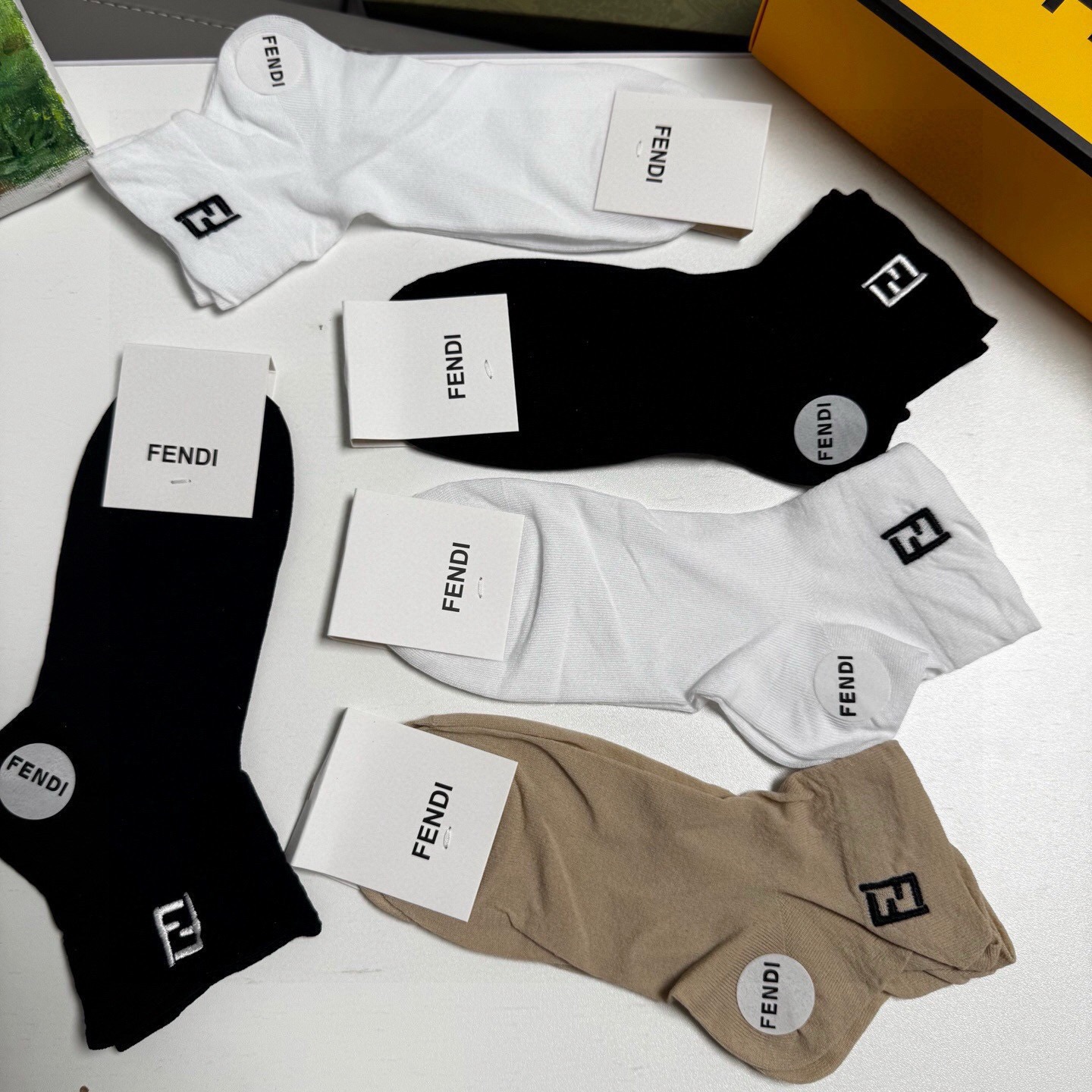 🆕Fendi · 芬迪❗️FF新品女款袜子❗️【一盒五双】轻薄款，经典双F字母刺绣，透气柔软舒适，超火爆