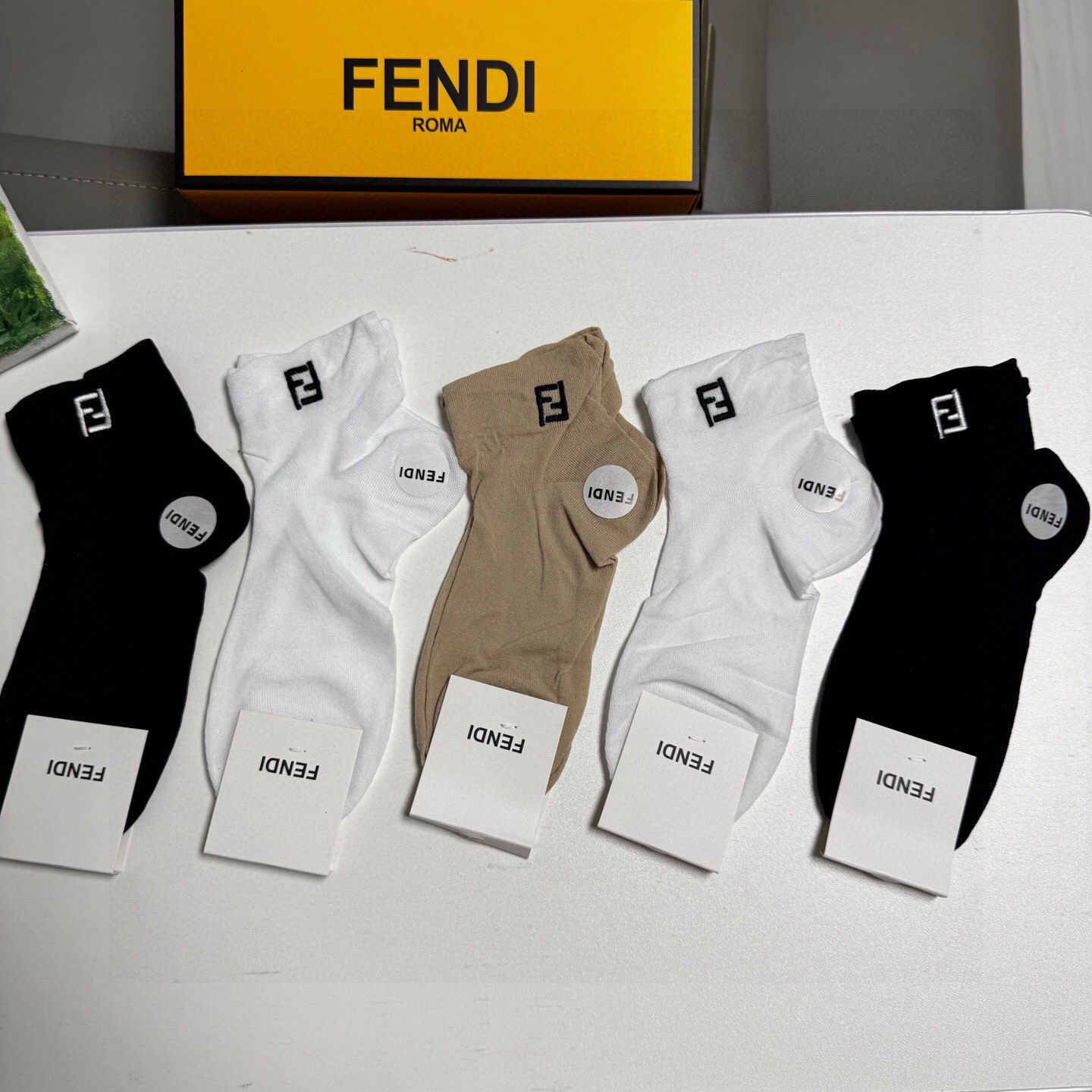 🆕Fendi · 芬迪❗️FF新品女款袜子❗️【一盒五双】轻薄款，经典双F字母刺绣，透气柔软舒适，超火爆