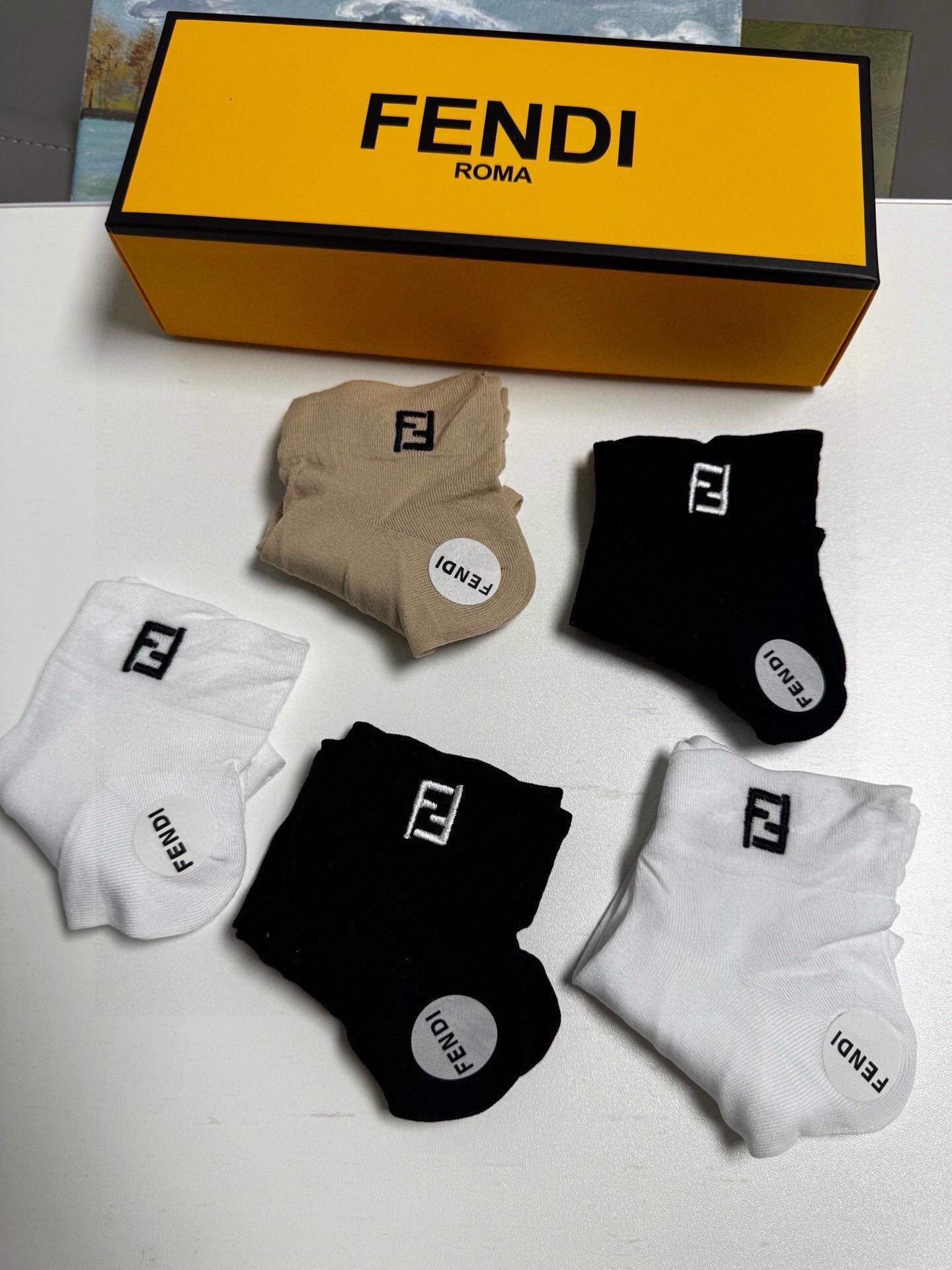 🆕Fendi · 芬迪❗️FF新品女款袜子❗️【一盒五双】轻薄款，经典双F字母刺绣，透气柔软舒适，超火爆