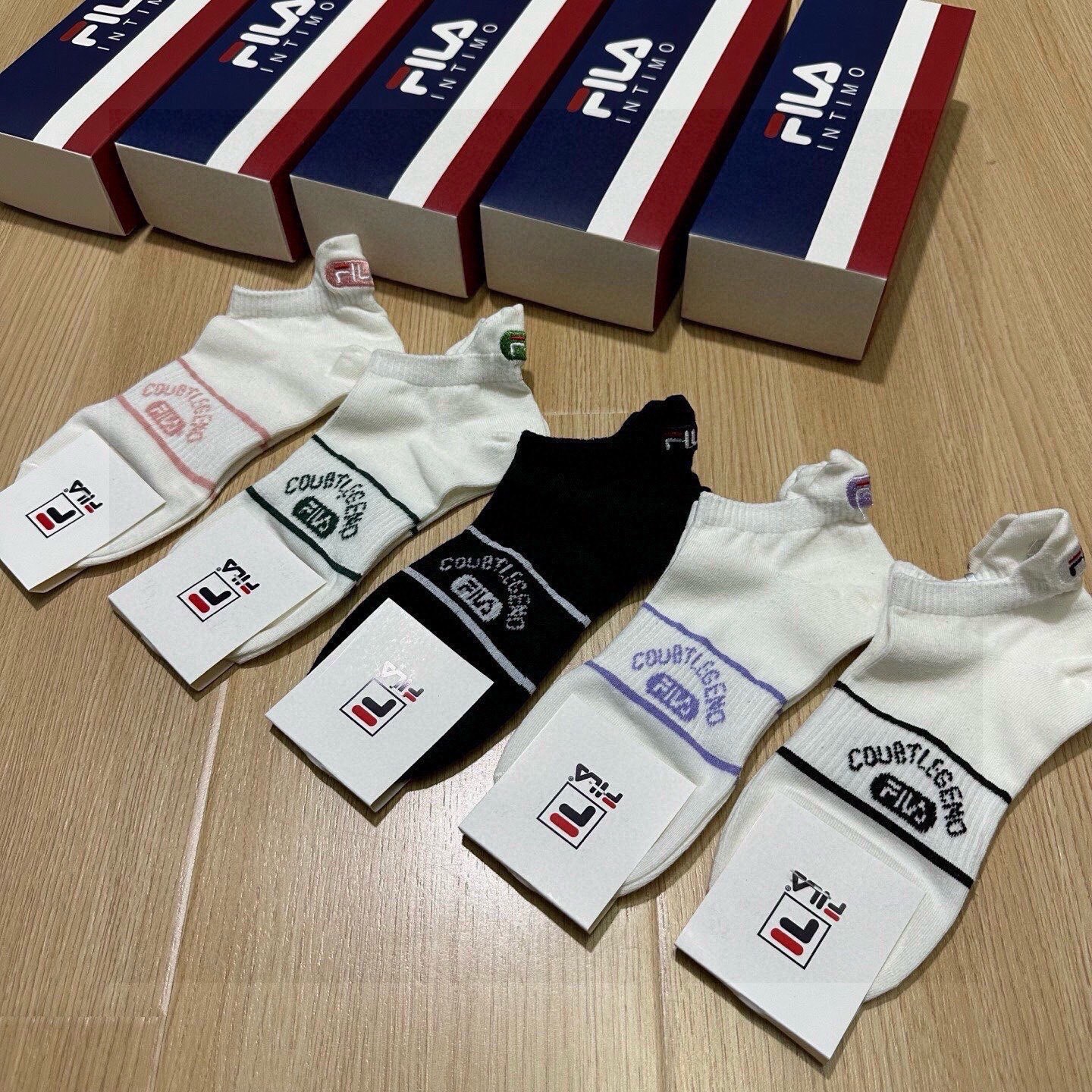 🆕FILA · 菲乐 · 新品女款袜子❗️【一盒五双】提花经典标志，超柔软舒适，超火爆小单品，大牌出街，